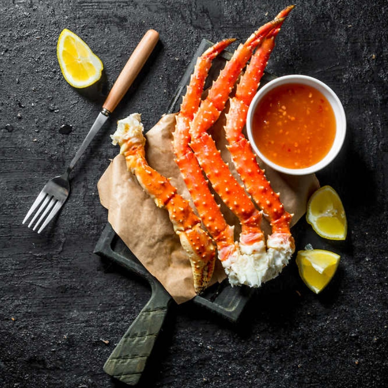 Red King Crab Cooked, Sections (Frozen)-1